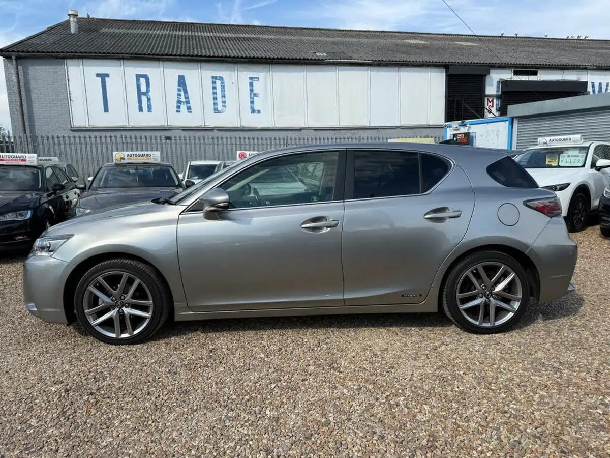 2015-lexus-ct-200h-18-advance-plus-big-9