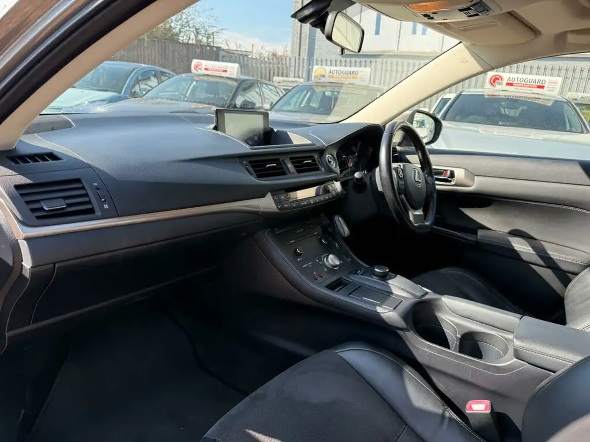 2015-lexus-ct-200h-18-advance-plus-big-57