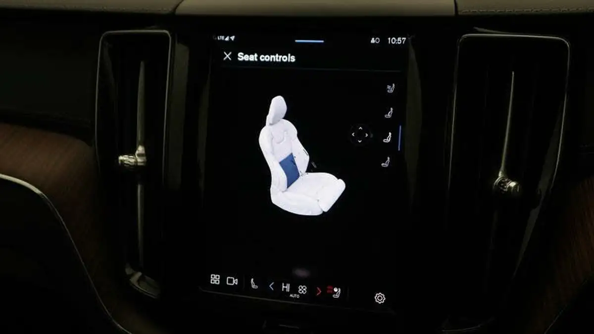 2024-volvo-xc60-20-b5-ultimate-big-32