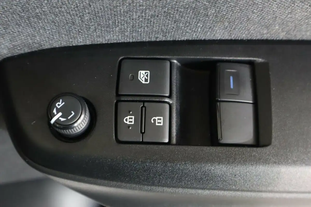 2022-toyota-yaris-15-vvt-i-icon-big-20