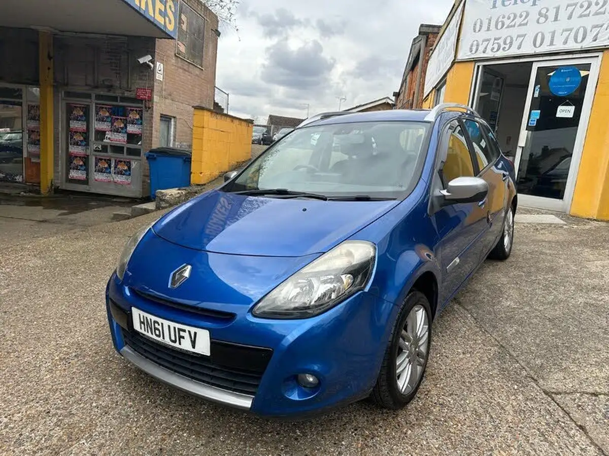 2011-renault-clio-15td-dynamique-tom-tom-15dci-fap-estate-5d-big-2