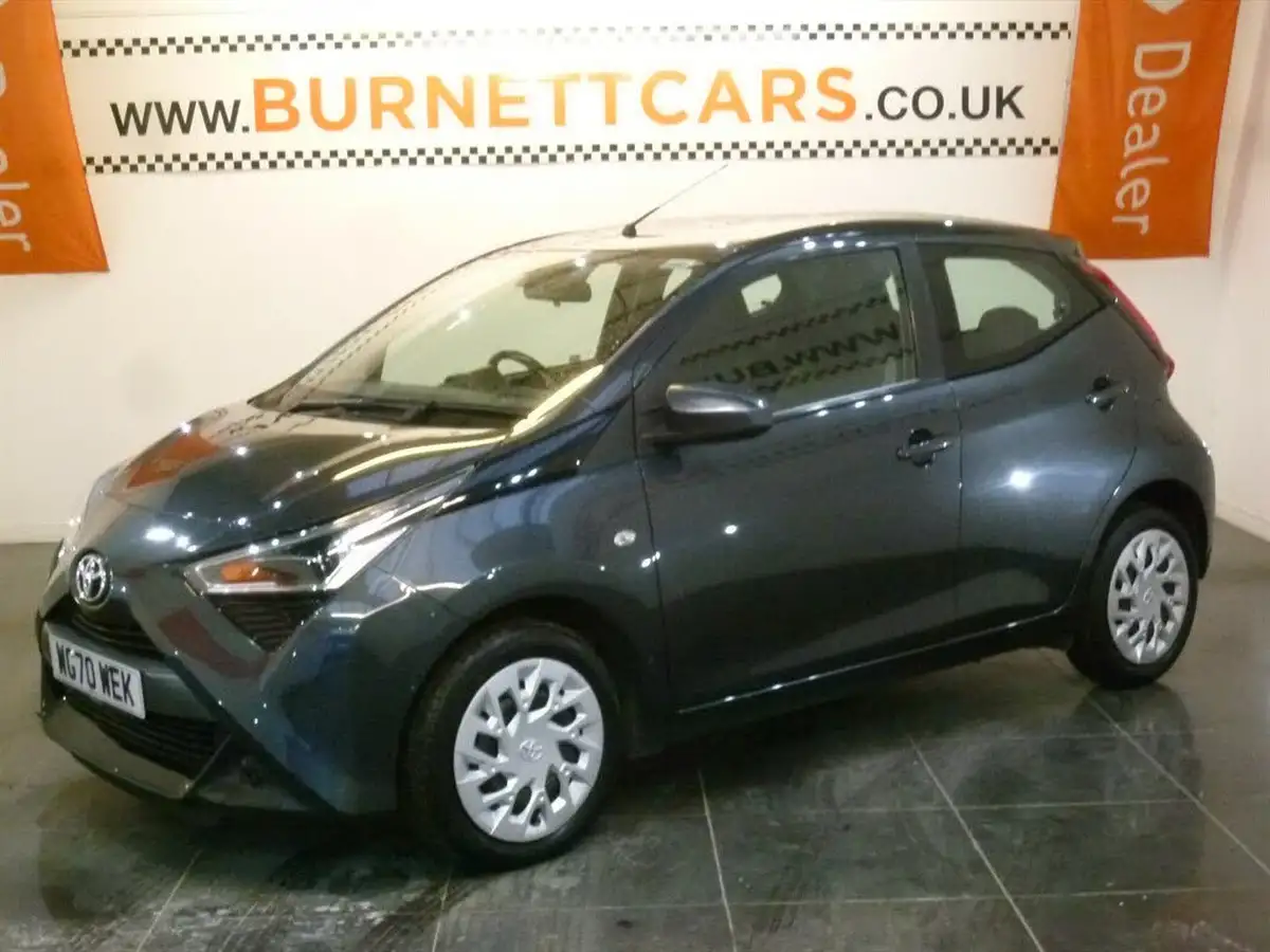 2021-toyota-aygo-10-vvt-i-x-play-tss-big-1