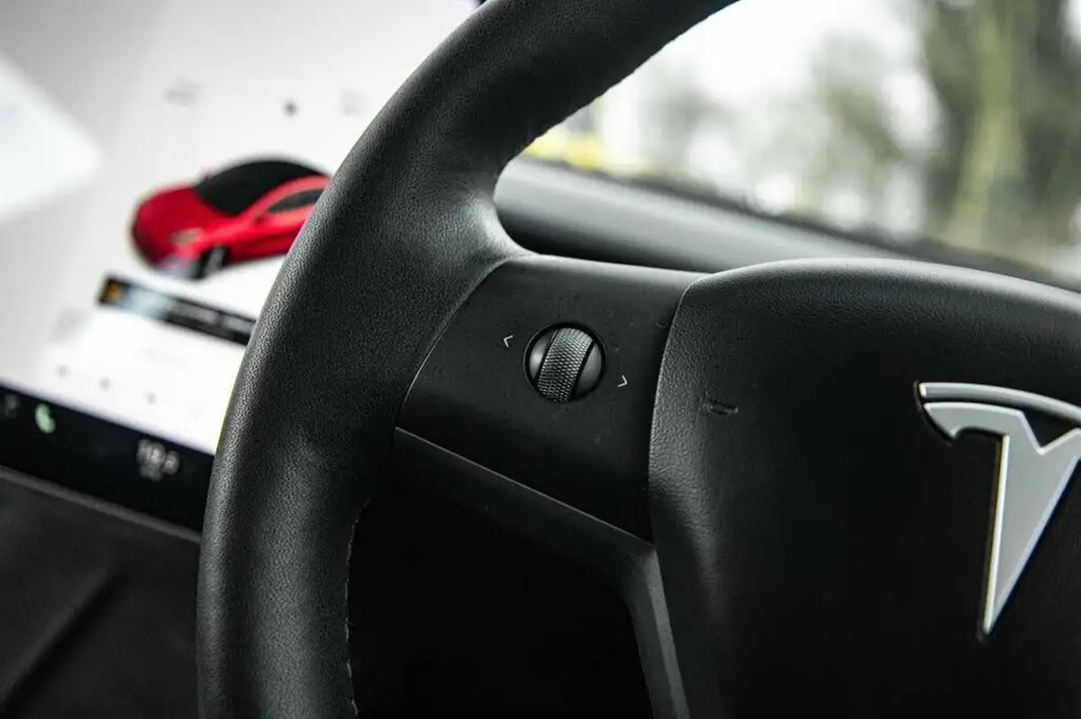 2021-tesla-model-3-e-long-range-awd-big-24