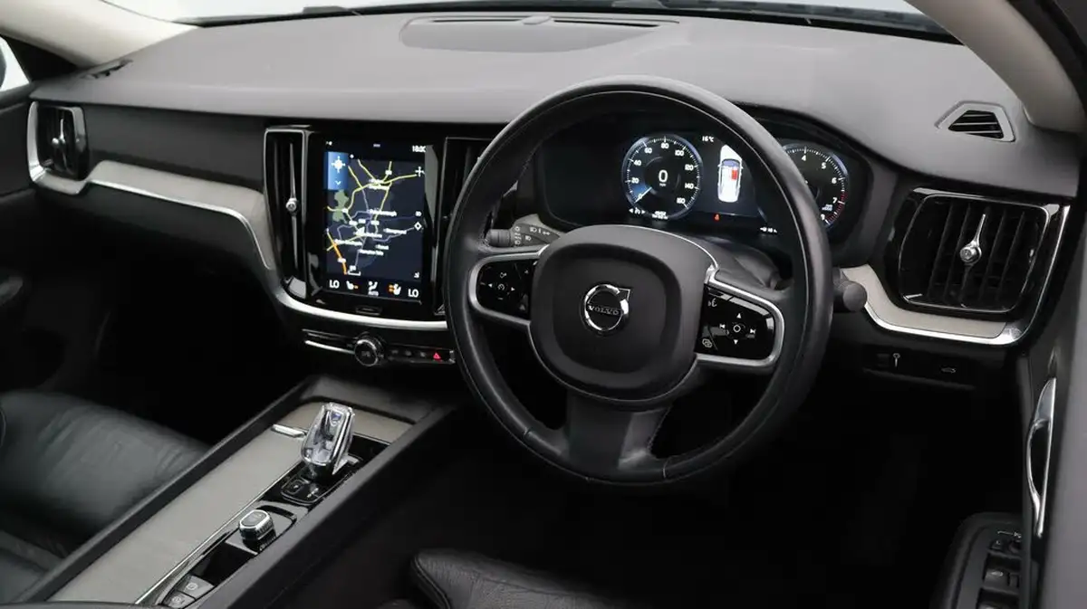 2021-volvo-s60-20-b5-inscription-big-9