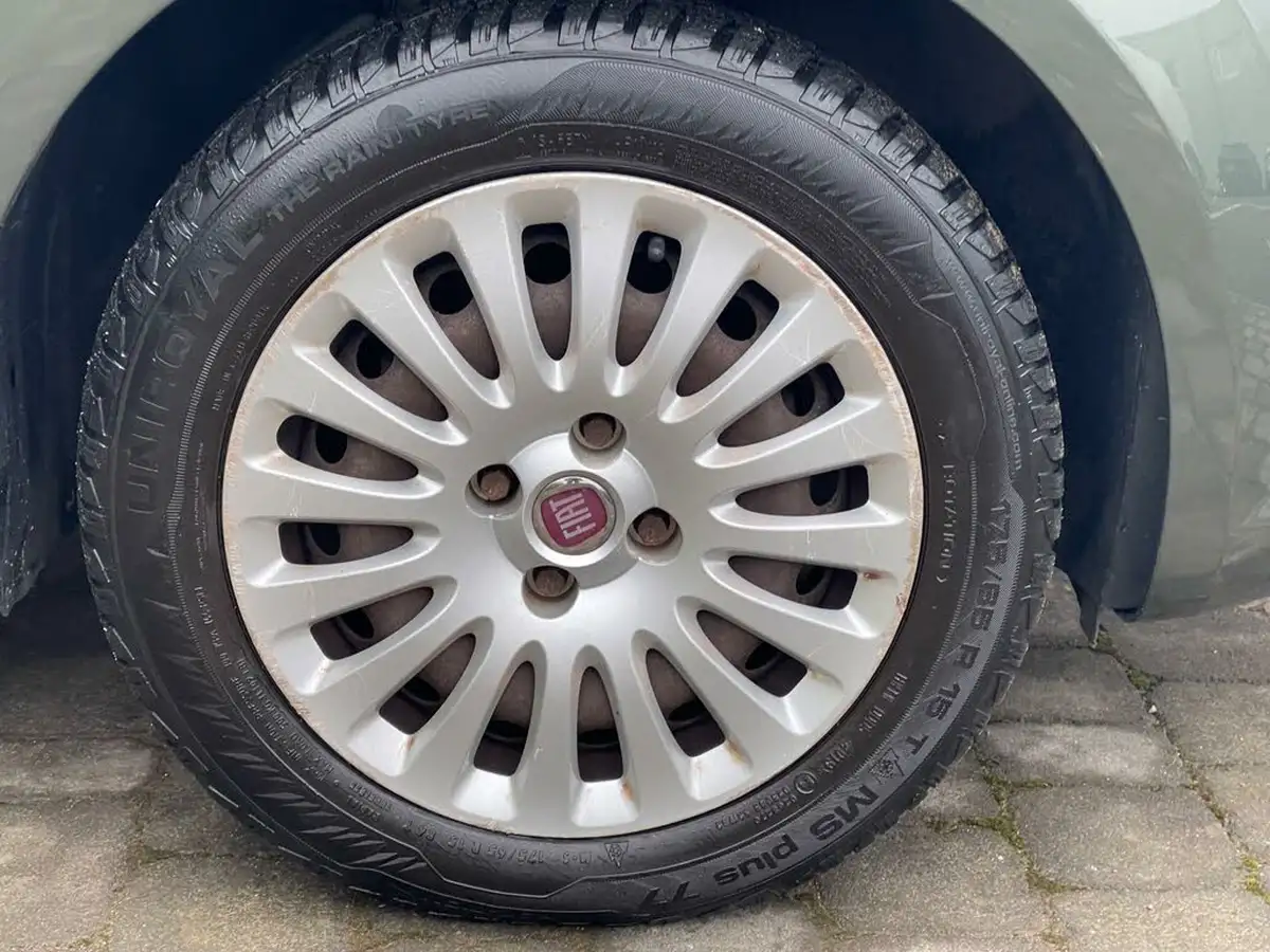 2010-fiat-punto-evo-14-active-5d-big-43