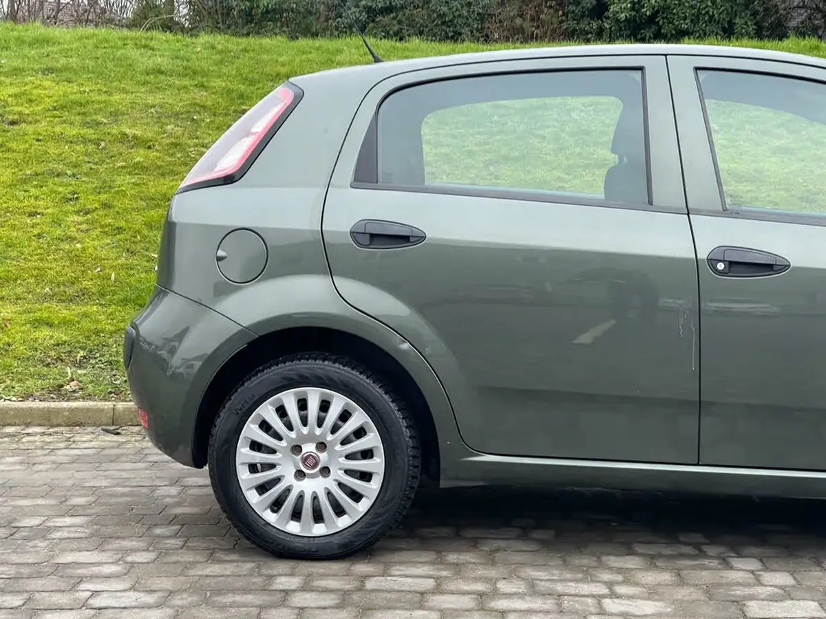 2010-fiat-punto-evo-14-active-5d-big-15