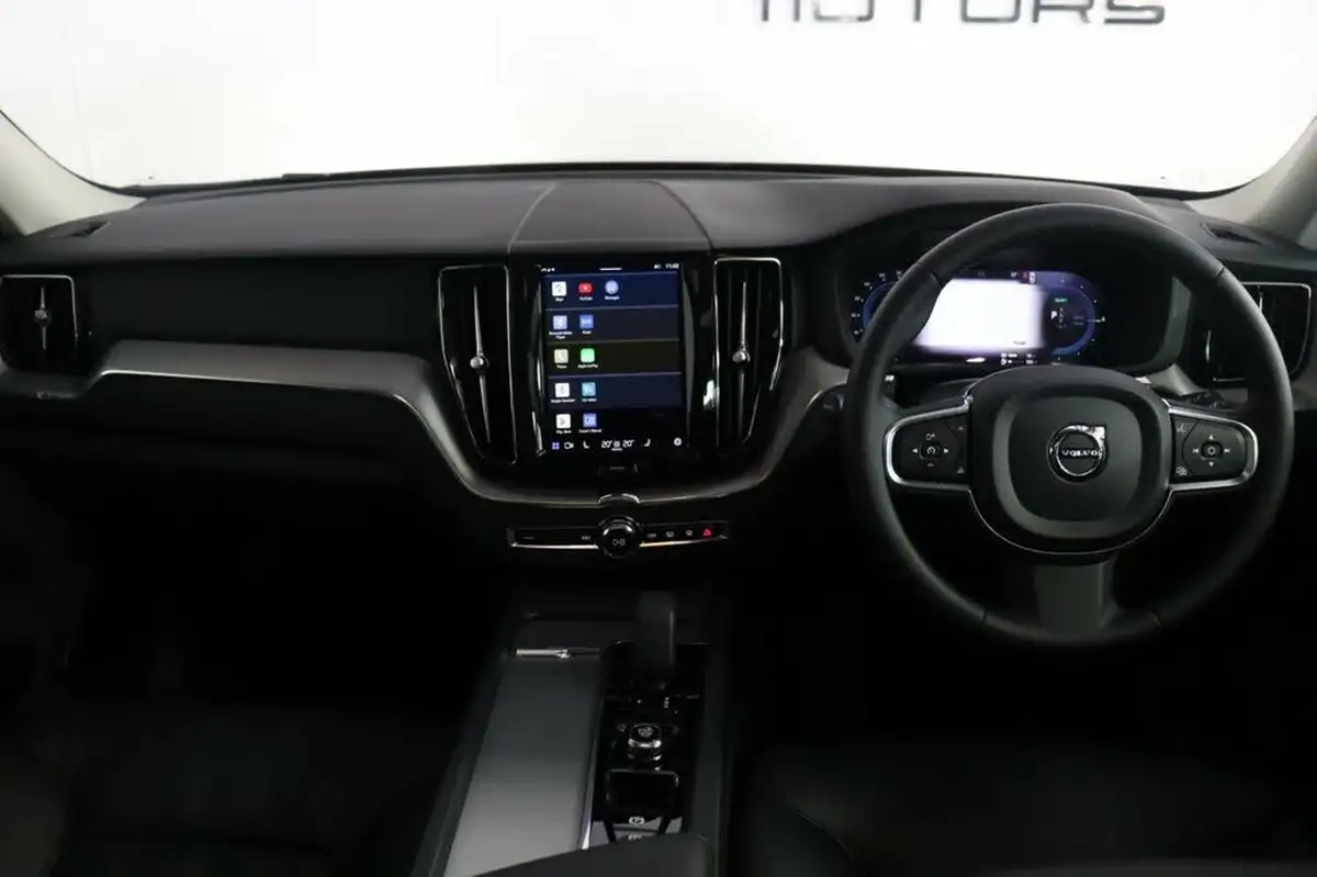 2022-volvo-xc60-20-b5-core-big-7