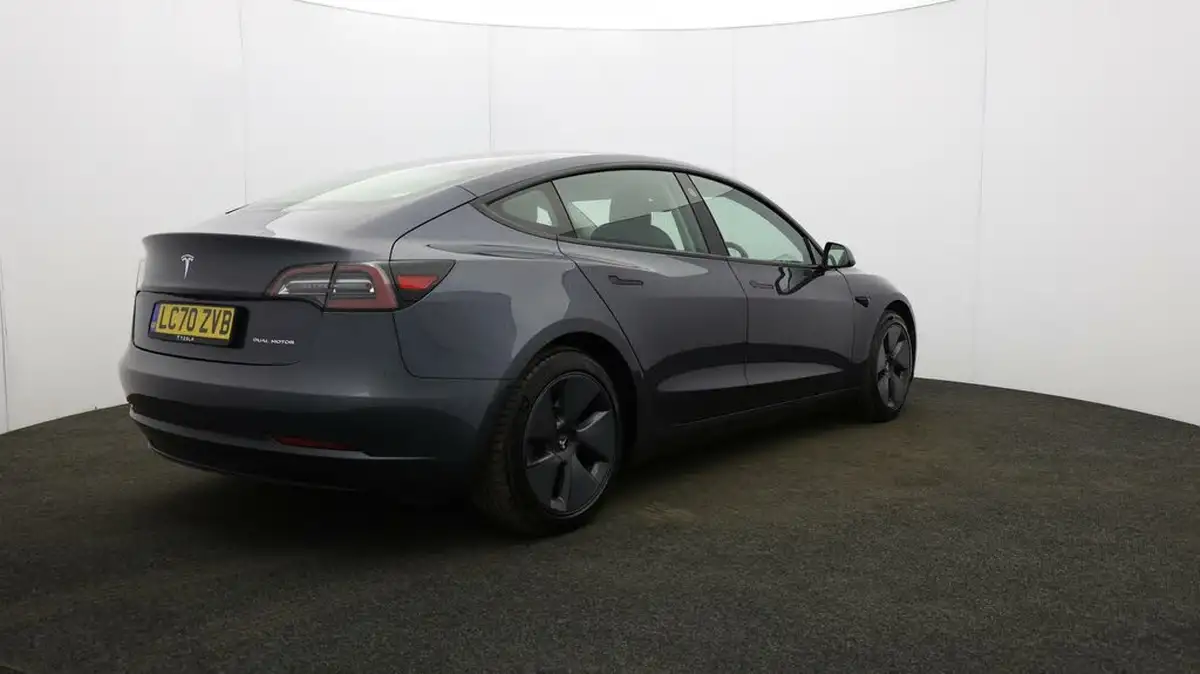 2020-tesla-model-3-e-long-range-big-53