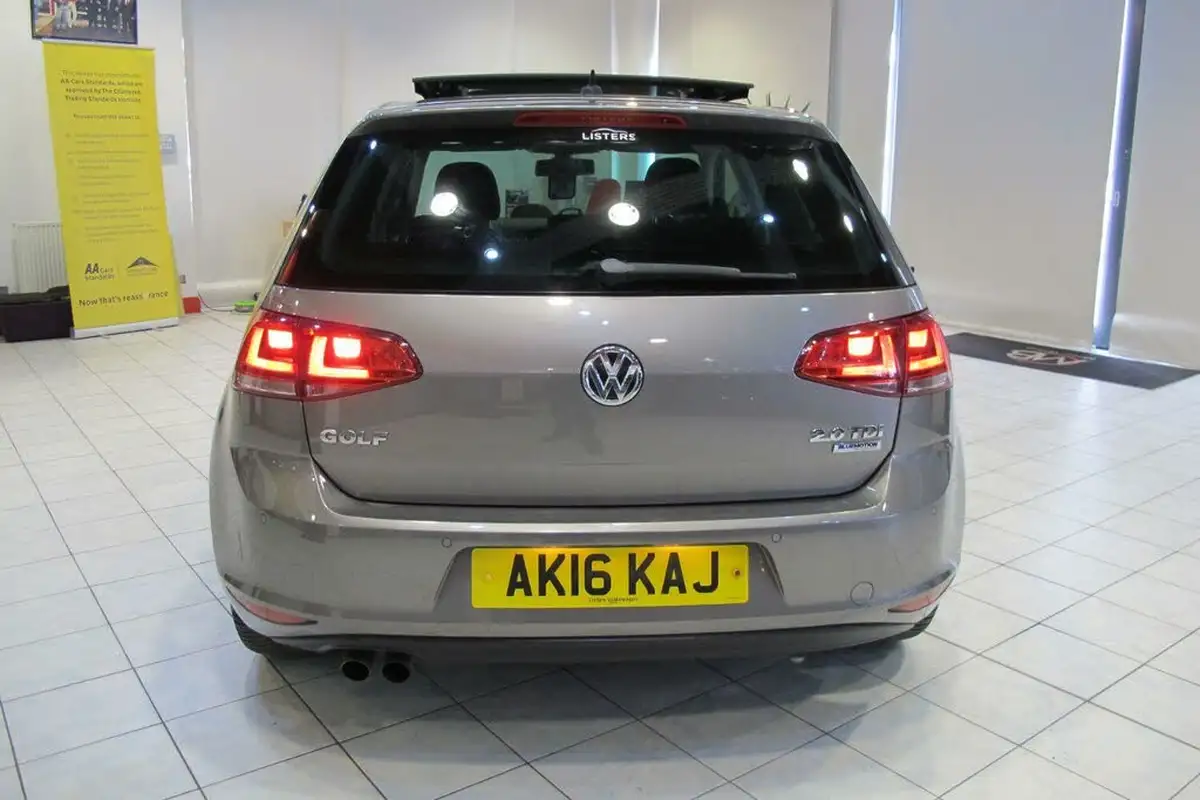 2016-volkswagen-golf-20tdi-gt-edition-5d-dsg-big-56