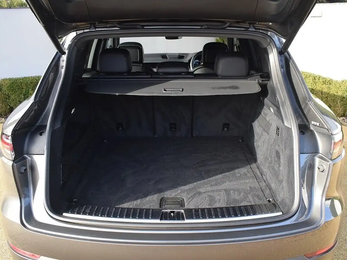 2019-porsche-cayenne-30-v6-station-wagon-big-38