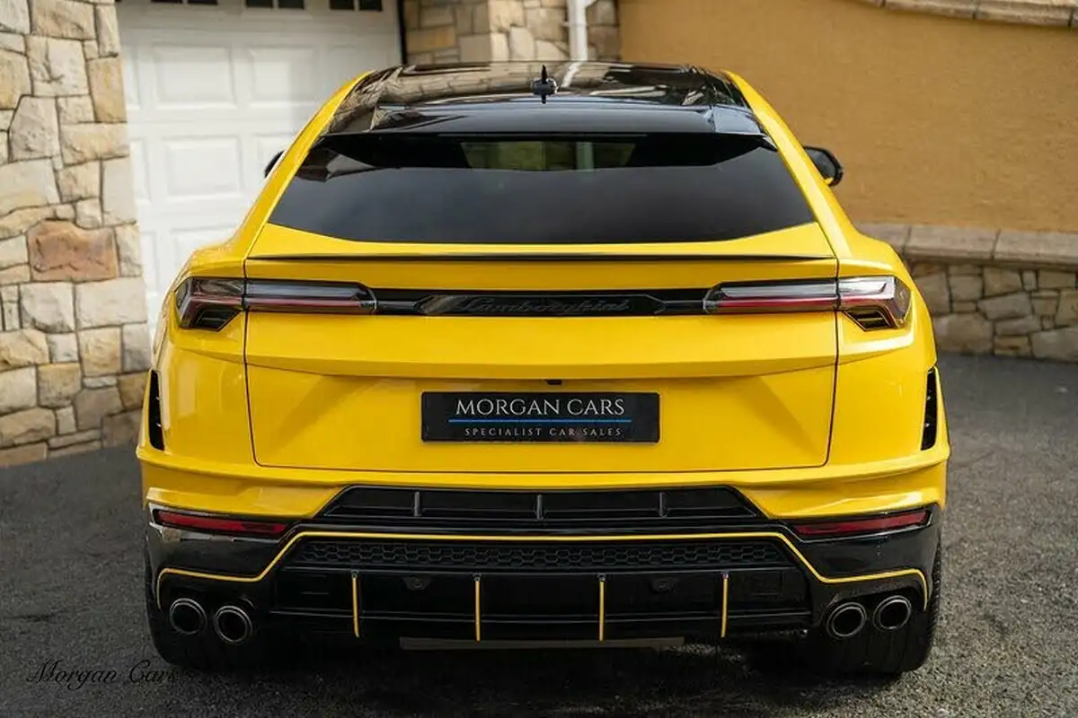 2023-lamborghini-urus-40-no-trim-big-12