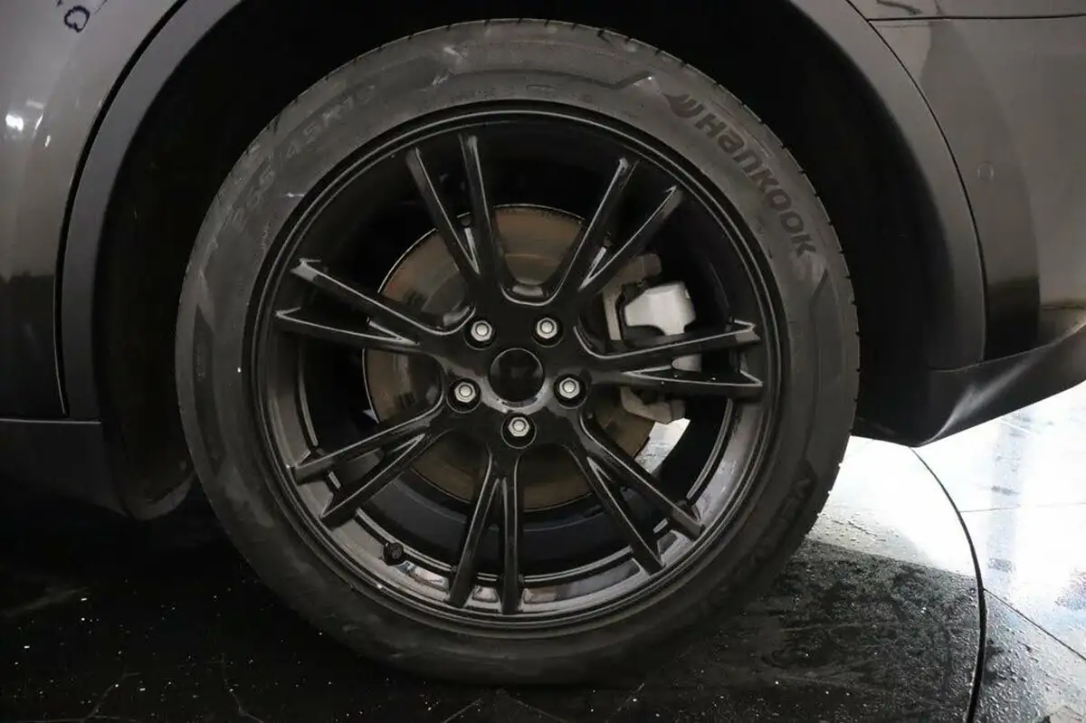 2022-tesla-model-y-e-long-range-big-26