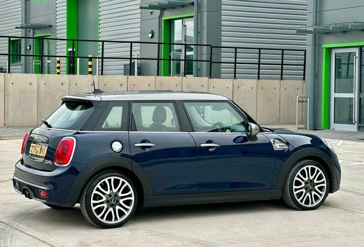 2017-mini-cooper-20-cooper-s-seven-media-xlss-5d-sport-auto-big-41