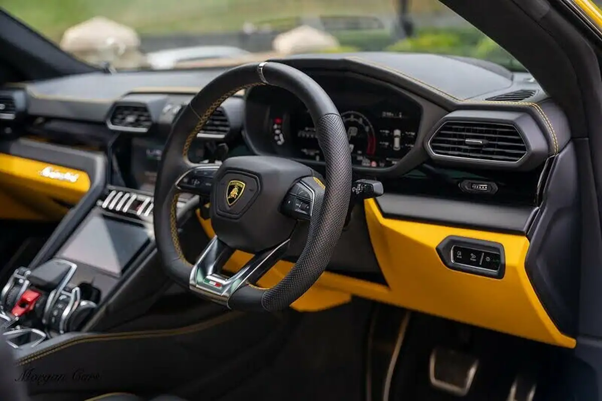 2023-lamborghini-urus-40-no-trim-big-40