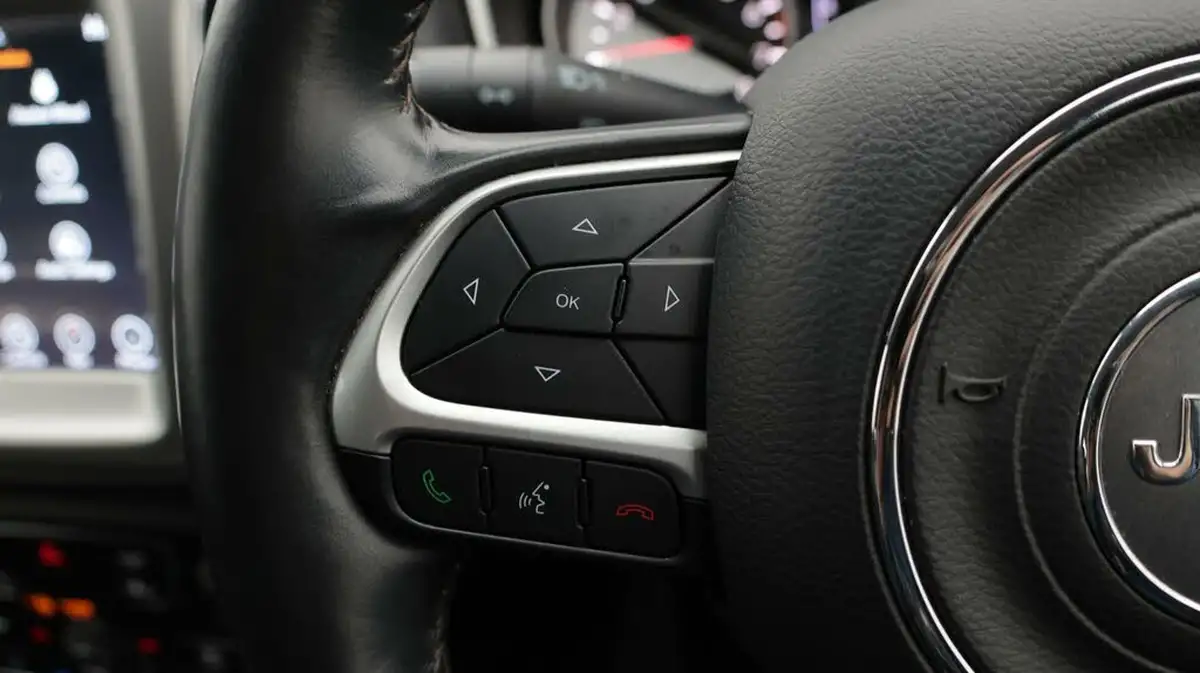 2018-jeep-compass-14-multiair-ii-longitude-big-23