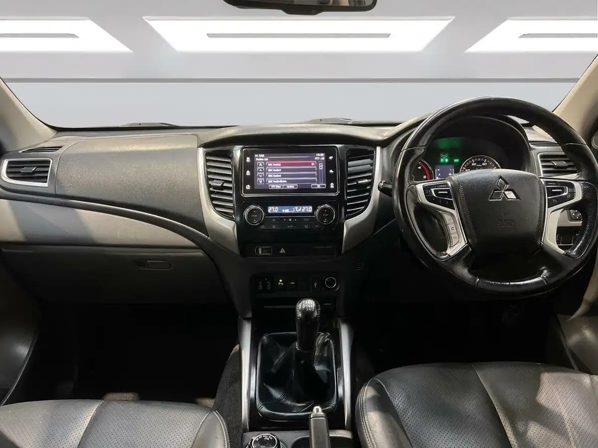 2019-mitsubishi-l200-24di-d-warrior-eu6b-big-3