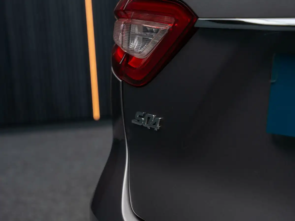 2018-maserati-levante-30-gransport-nerissimo-edition-big-22