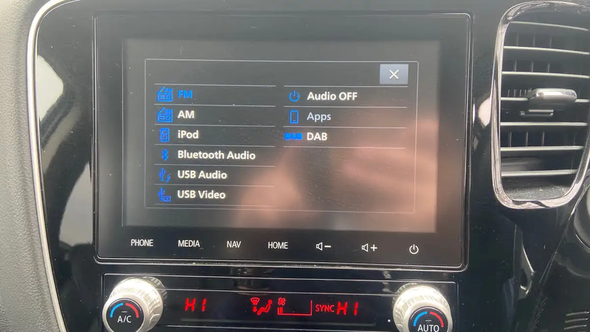 2020-mitsubishi-outlander-20-exceed-big-30