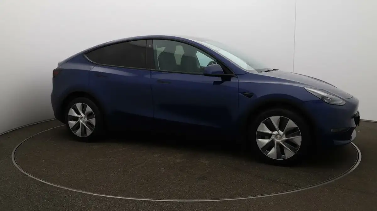 2023-tesla-model-y-e-long-range-big-42