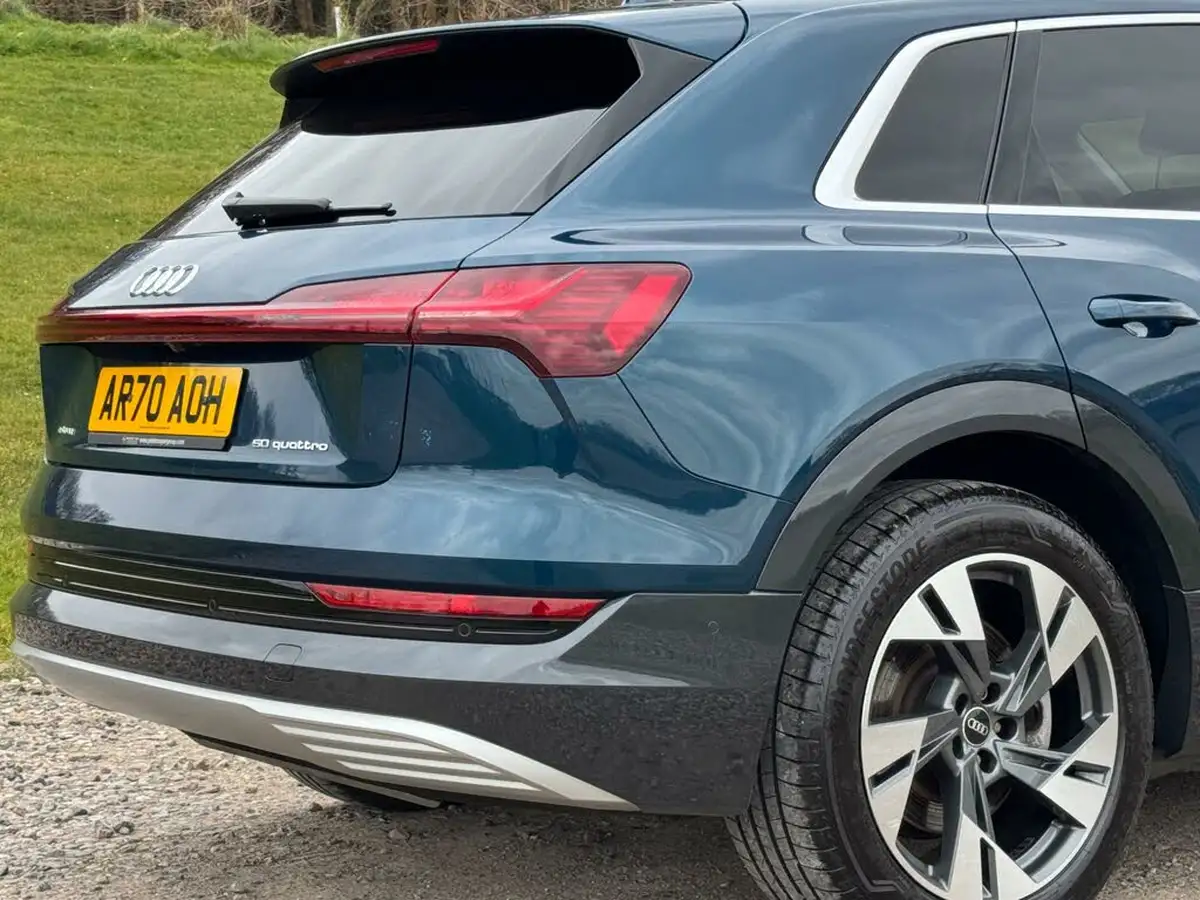 2021-audi-e-tron-50e-sport-station-wagon-big-9