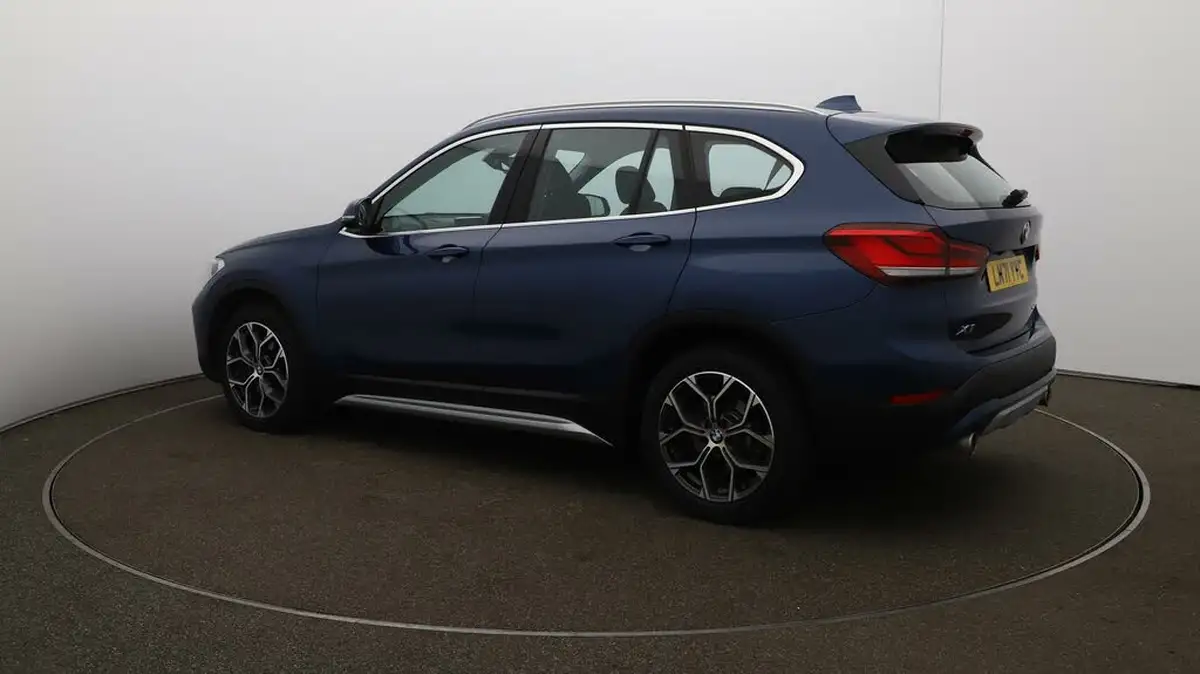 2021-bmw-x1-20-sdrive20i-xline-big-29