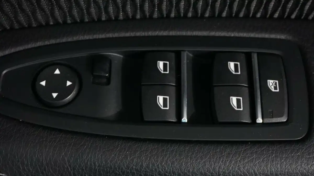 2018-bmw-1-series-15td-116d-se-business-5d-big-18