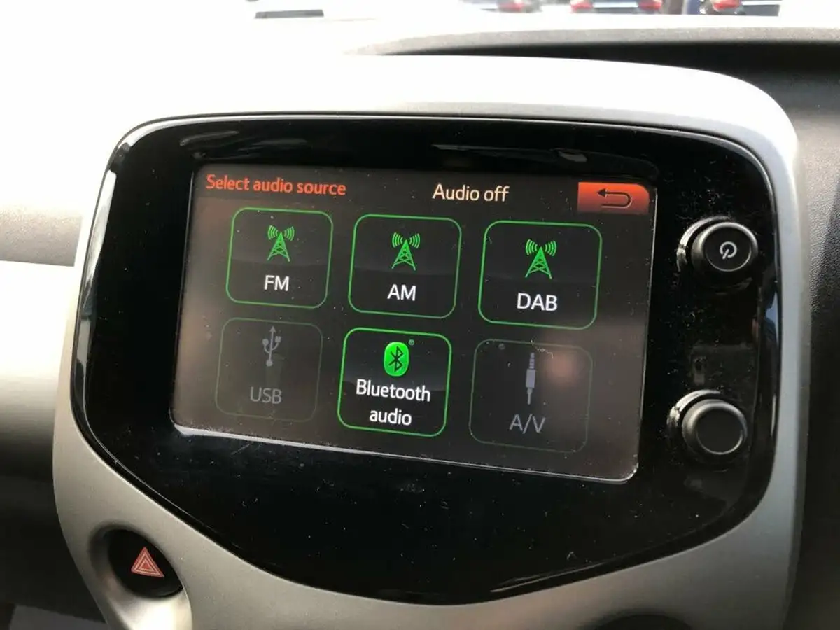 2015-citroen-c1-10-vti-feel-3d-big-29