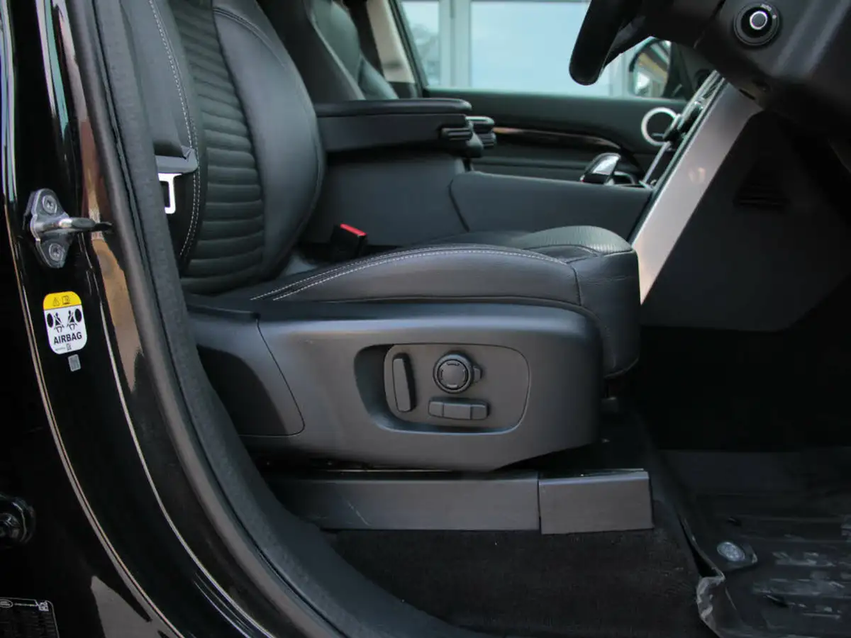 2021-land-rover-discovery-30-d300-commercial-se-big-52
