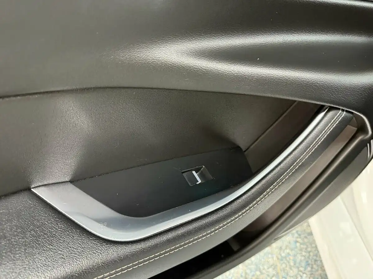 2020-jaguar-xe-20d-r-dynamic-se-awd-big-19