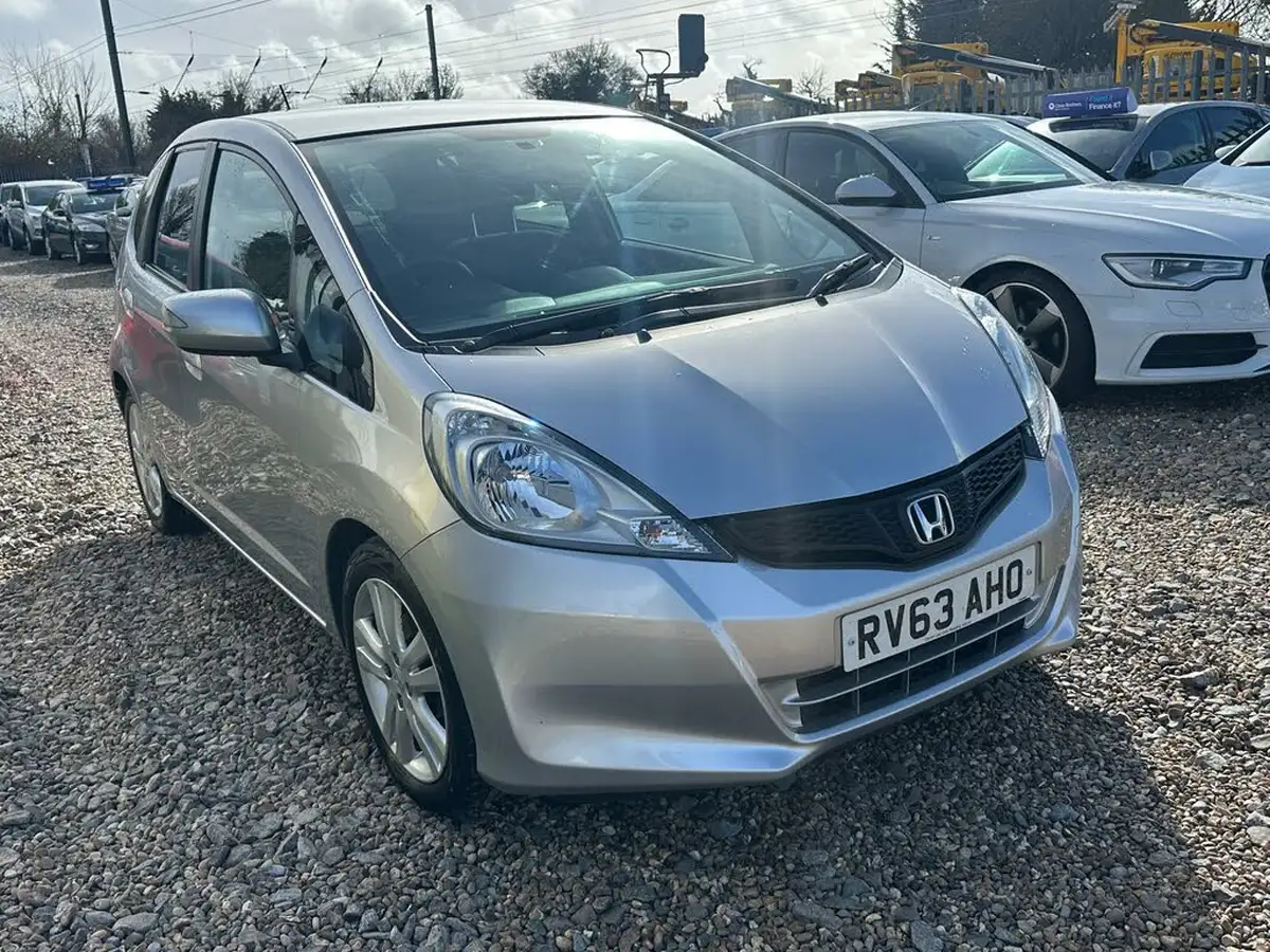 2013-honda-jazz-14-es-plus-big-12