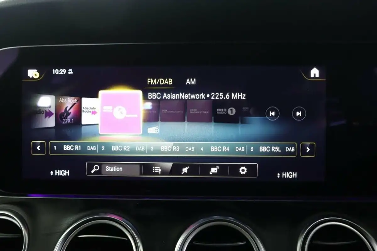 2021-mercedes-benz-e-class-20d-e300de-amg-line-eq-power-saloon-4d-big-32