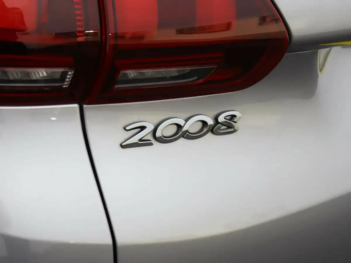 2019-peugeot-2008-suv-12-puretech-allure-premium-130bhp-big-53