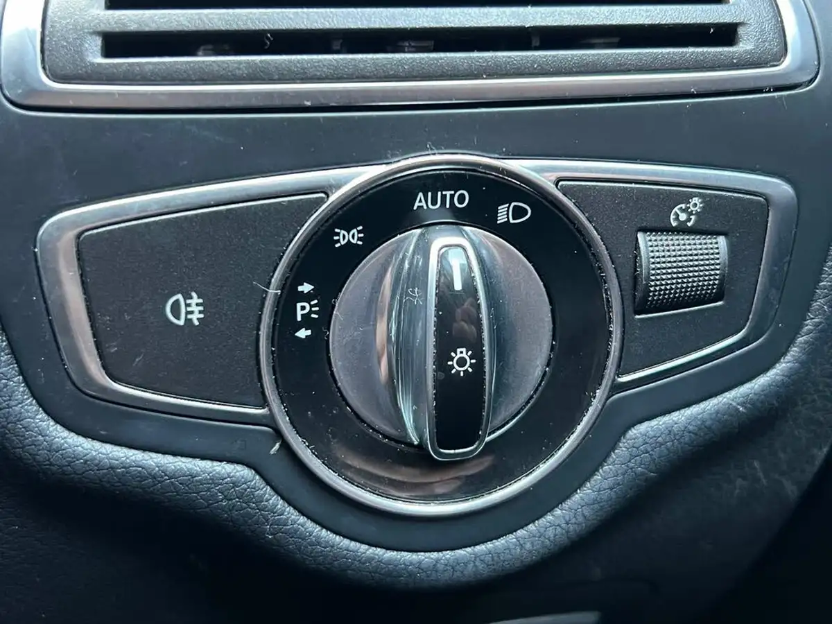 2015-mercedes-benz-c-class-21cdi-c250-sport-ss-saloon-4d-big-51