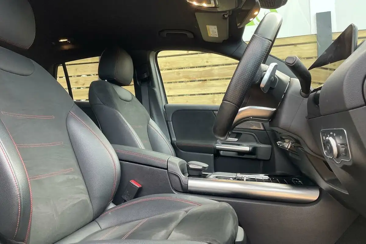 2021-mercedes-benz-gla-class-13-gla-200-amg-line-executive-big-25