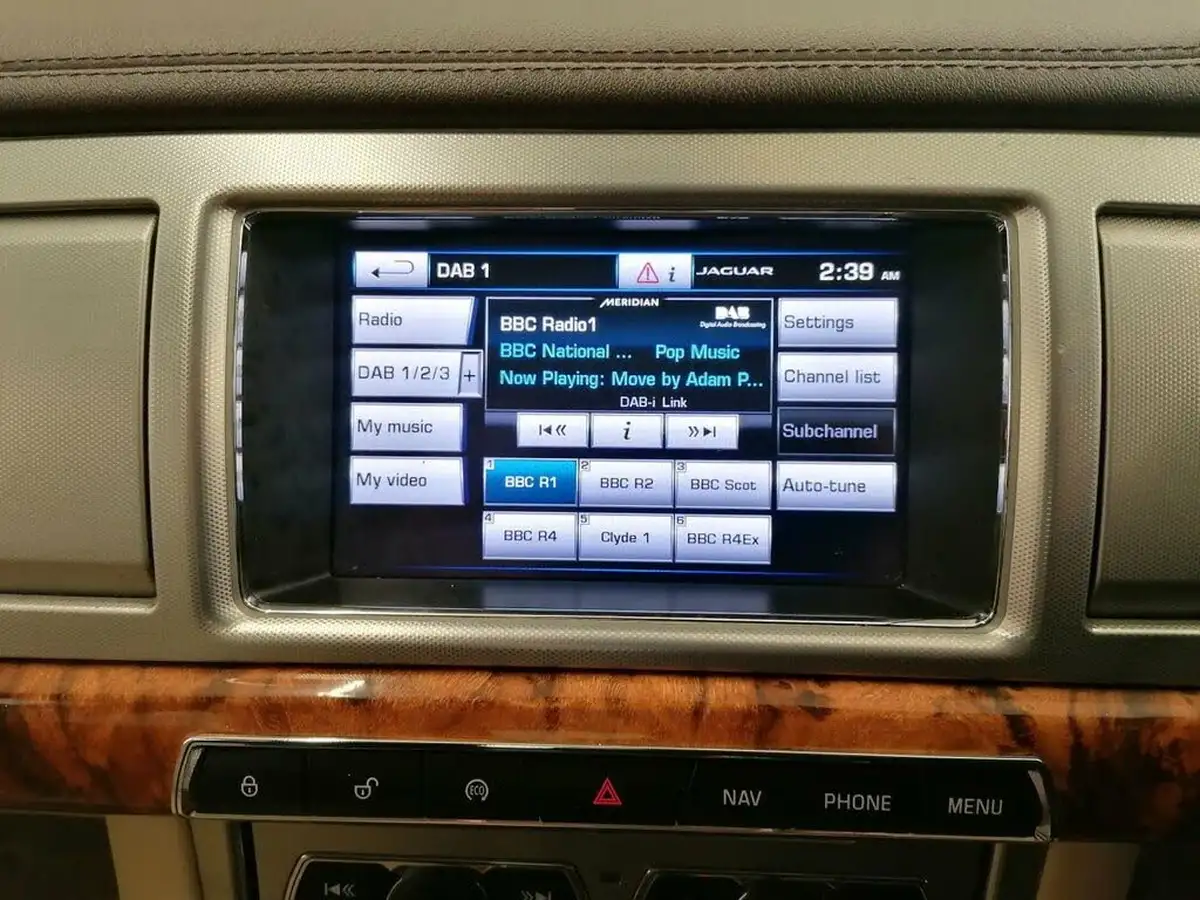 2014-jaguar-xf-22td-premium-luxury-200ps-saloon-4d-big-16