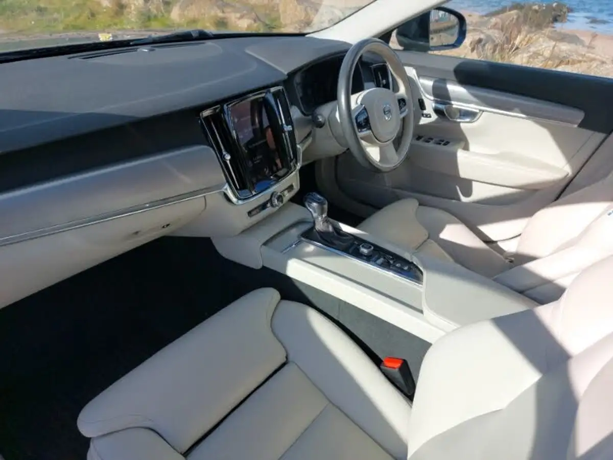 2019-volvo-v90-20td-d4-momentum-plus-big-4