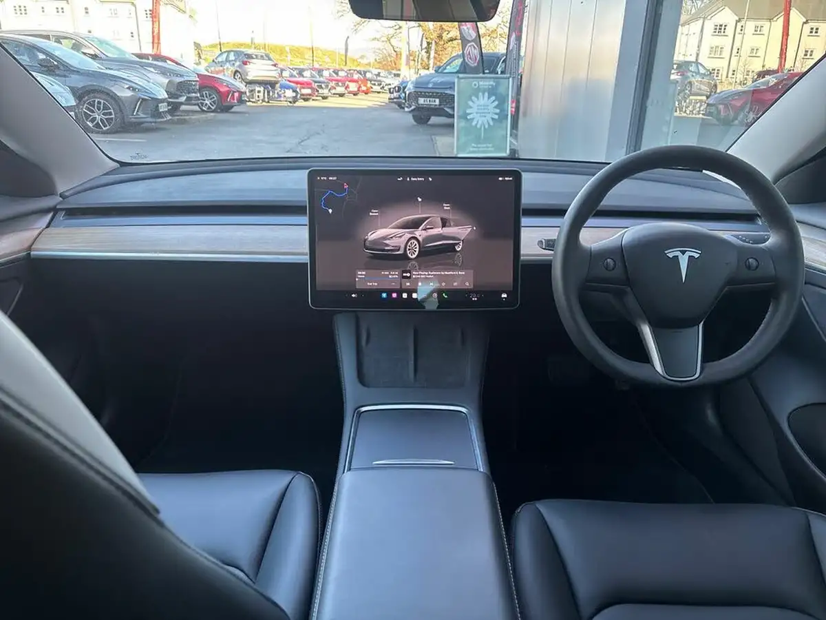 2022-tesla-model-3-e-rwd-big-12