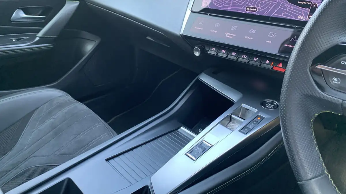 2024-peugeot-308-16-puretech-gt-180ps-big-19