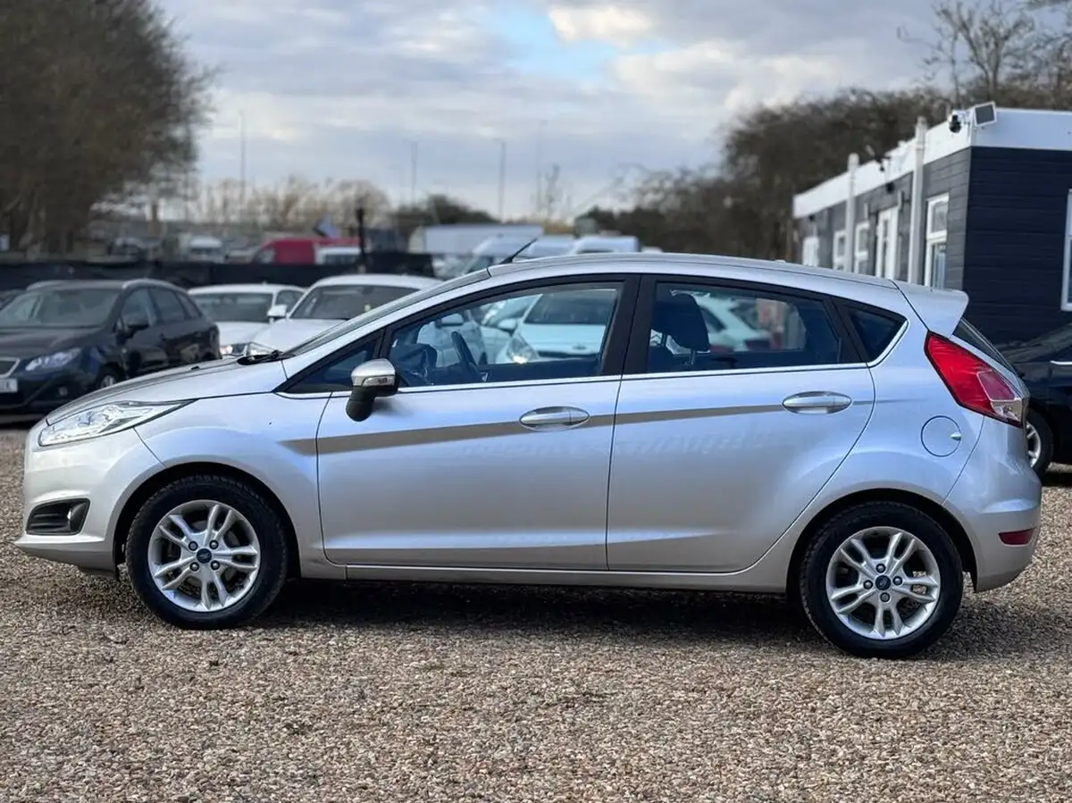 2016-ford-fiesta-125-zetec-5d-big-12