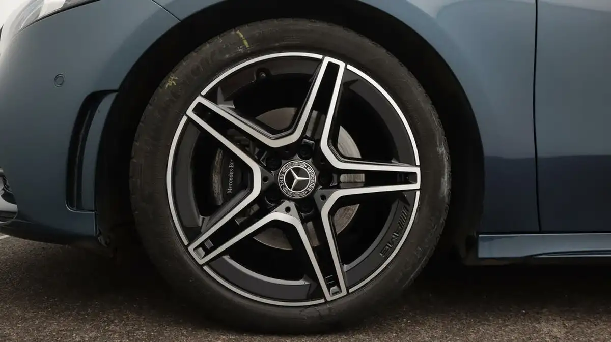 2022-mercedes-benz-a-class-13-a200-amg-line-premium-saloon-4d-big-18