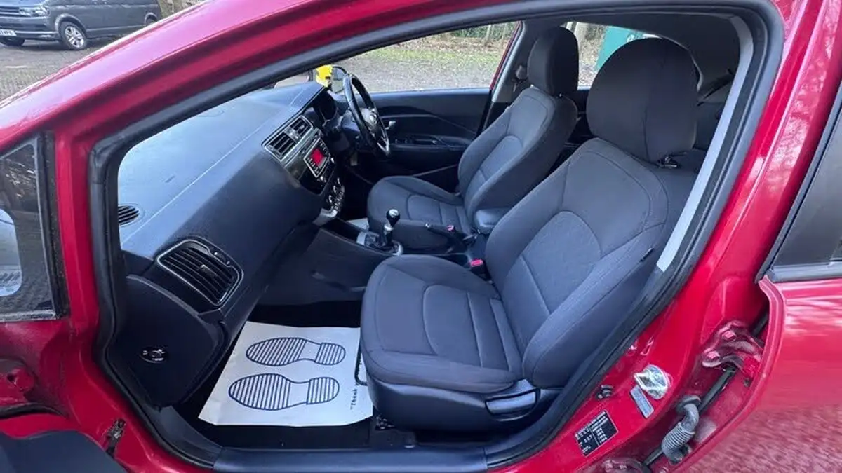 2015-kia-rio-125-2-5d-big-16