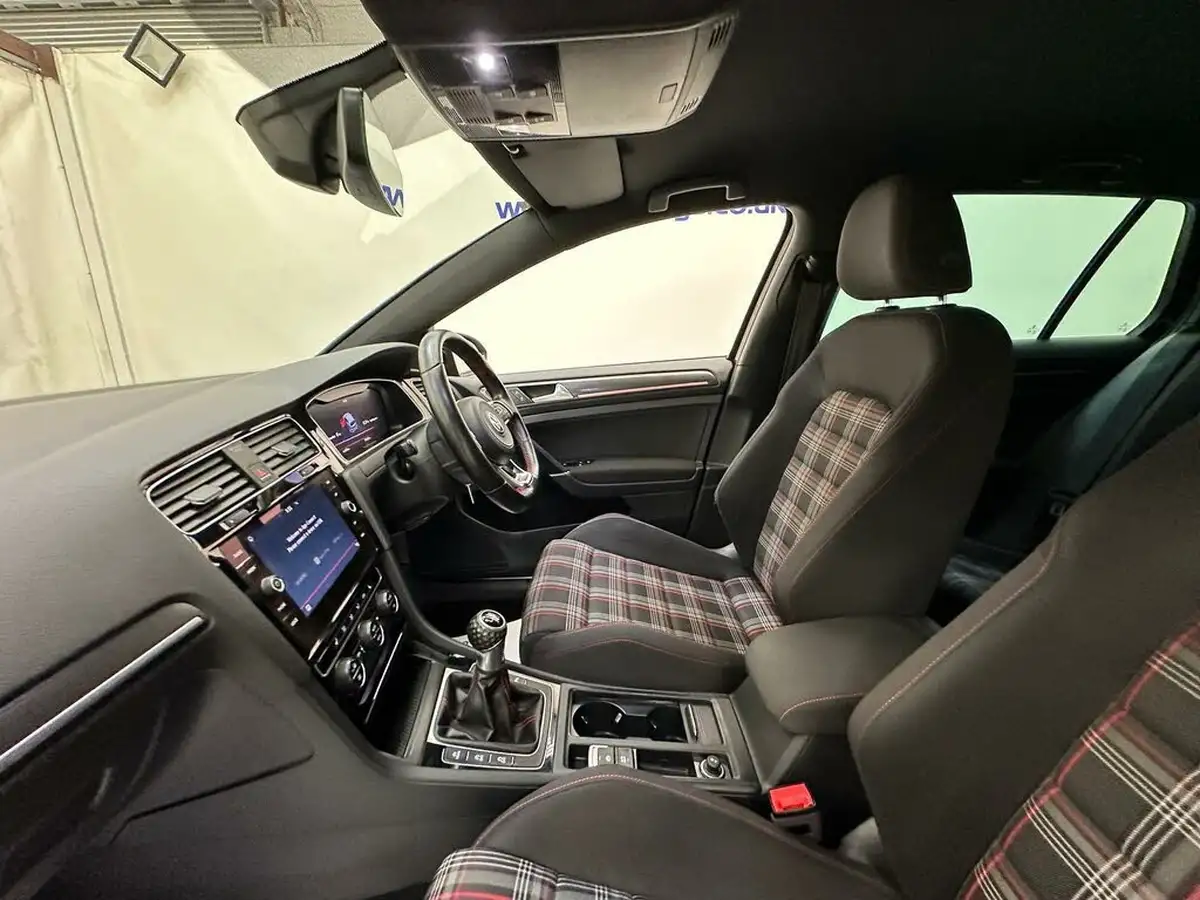 2017-volkswagen-golf-20-tsi-gti-230ps-ss-5d-big-28