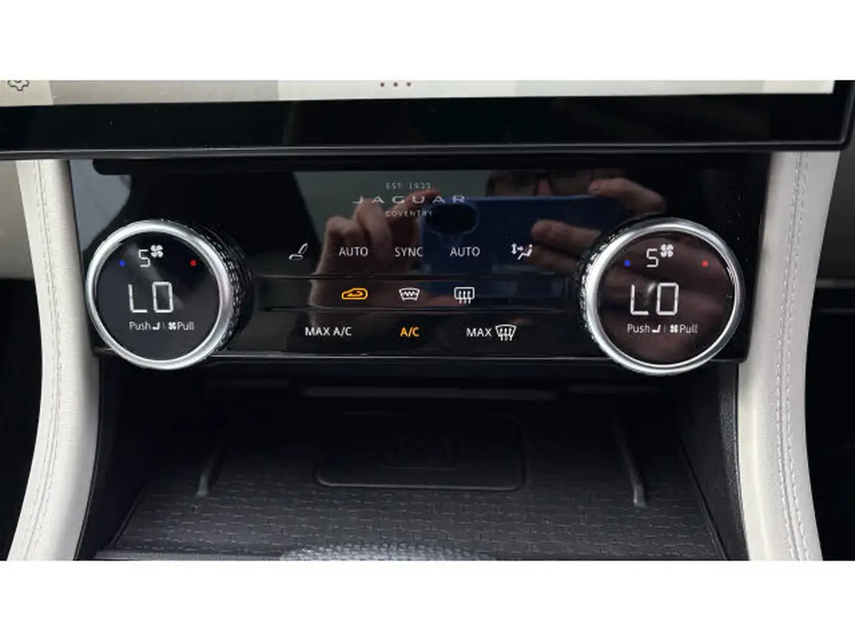 2022-jaguar-f-pace-50-v8-p550-svr-big-31