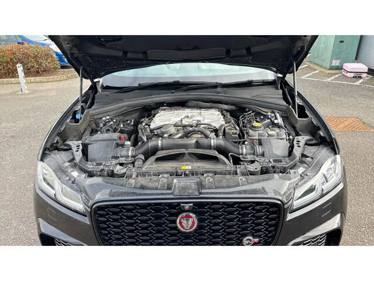 2022-jaguar-f-pace-50-v8-p550-svr-big-7