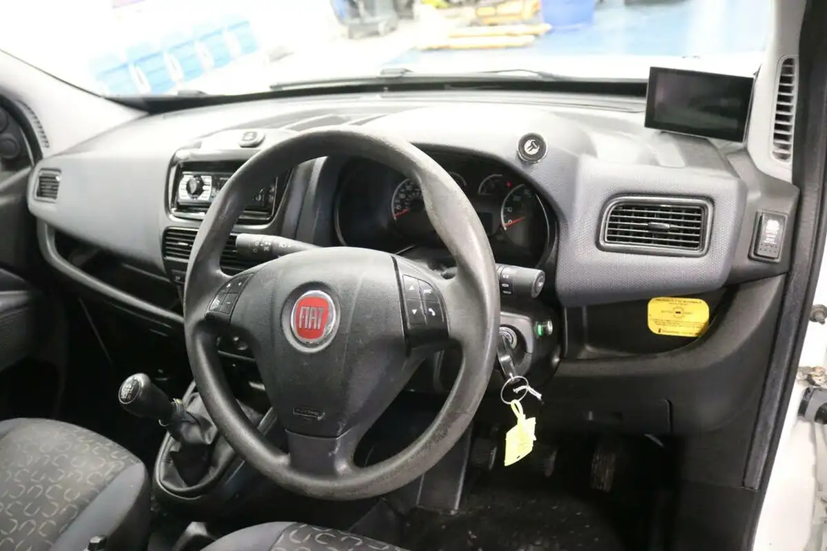 2013-fiat-doblo-cargo-13td-maxi-sx-big-10