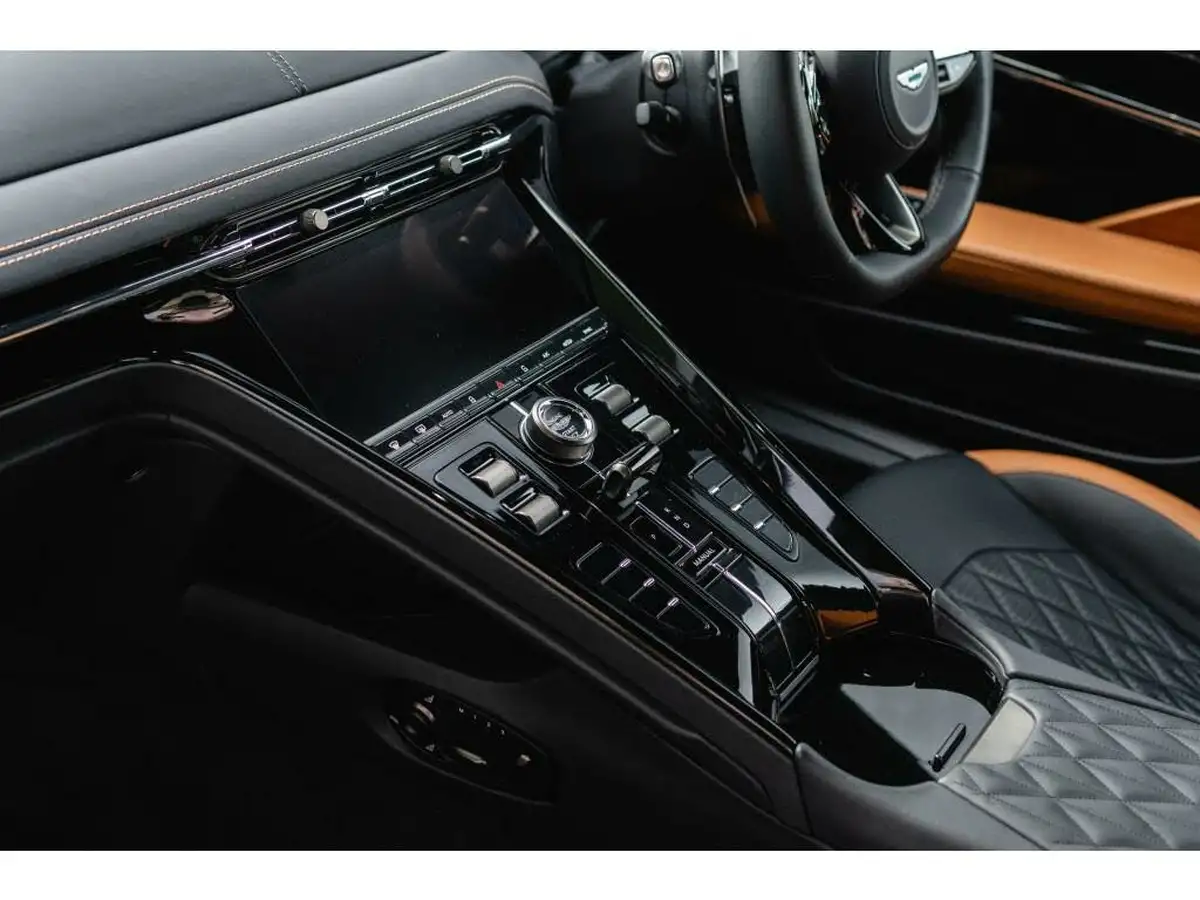 2024-aston-martin-db12-40-v8-auto-euro-6-ss-2dr-big-31