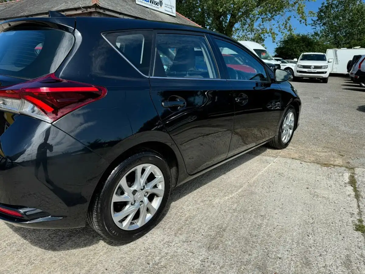 2016-toyota-auris-16d-business-edition-tss-hatchback-big-12