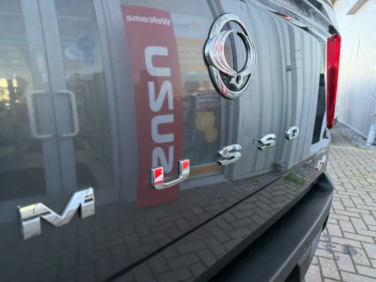 2022-kgm-ssangyong-musso-22td-saracen-202pseu6d-big-11