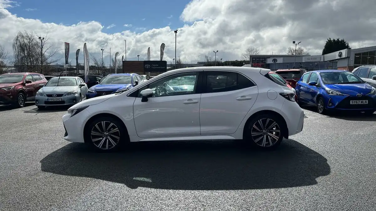 2022-toyota-corolla-18-vvt-i-design-120bhp-trk-hatchback-5d-big-16