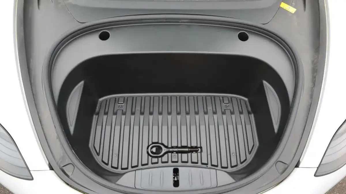 2021-tesla-model-3-e-performance-4x4-big-19